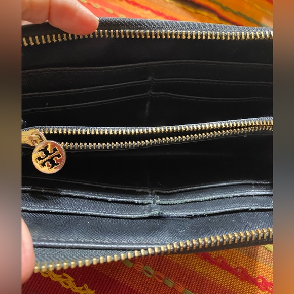 GUC Tory Burch Robinson Zip Continental
Wallet Black - Picture 8 of 14